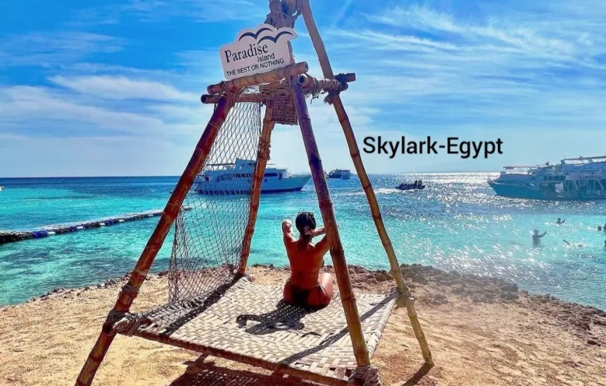 Paradise boat tour from Hurghada